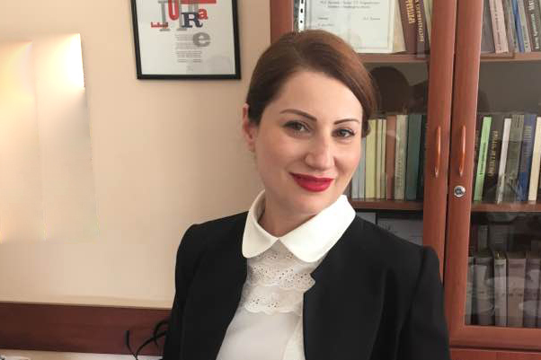 Հայաստանի կանայք - Femmes d'Arménie : Ani Djanikian, le français de père en fille