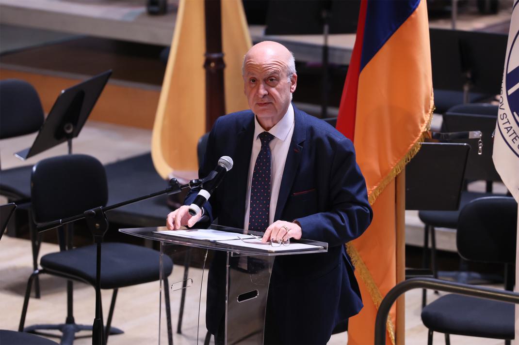 M. Davit Gyurjinyan, recteur de l'Université Brusov