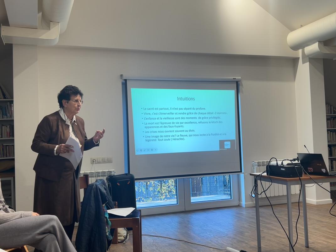 Monique Bondolfi, fondatrice et présidente de KASA, lance la première séance