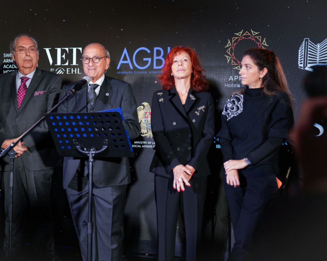 Vahe Gabrache, philanthrope suisse, entouré de sa famille