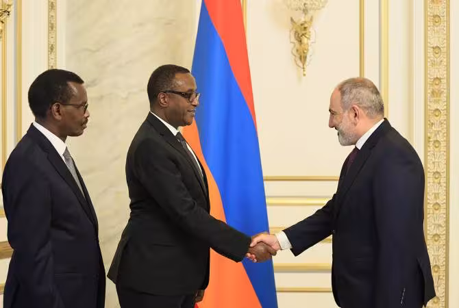 Nikol Pashinyan a reçu le ministre des Affaires étrangères et de la Coopération internationale du Rwanda