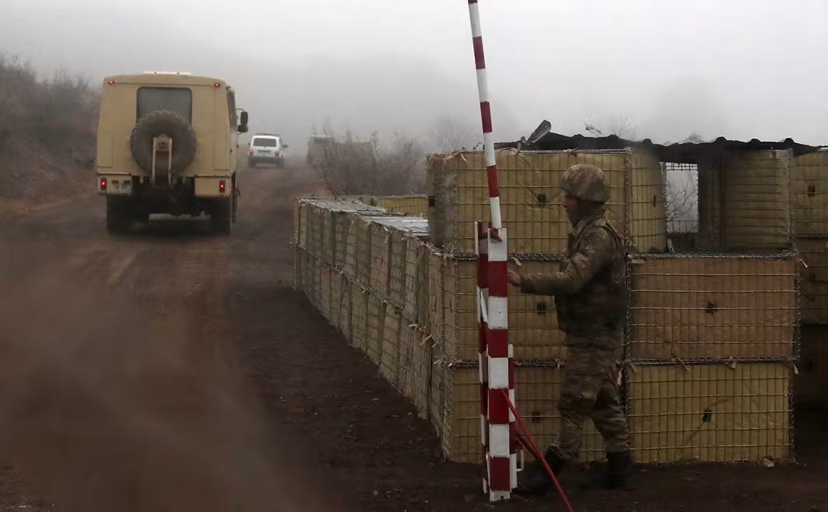 Crisis Group considère que le mandat des casques bleus au Karabakh pose problème