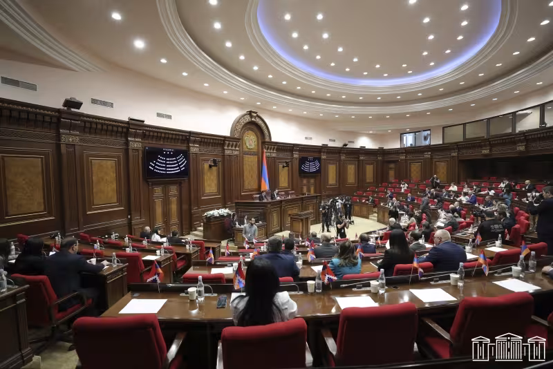 Le Contrat civil refuse l'examen d' "Haya Kve"