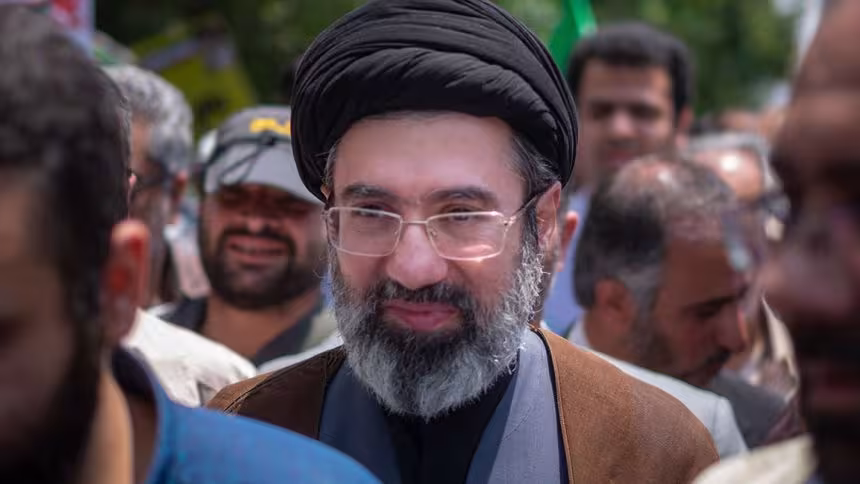 Le nom du nouveau guide suprême iranien restera Khamenei