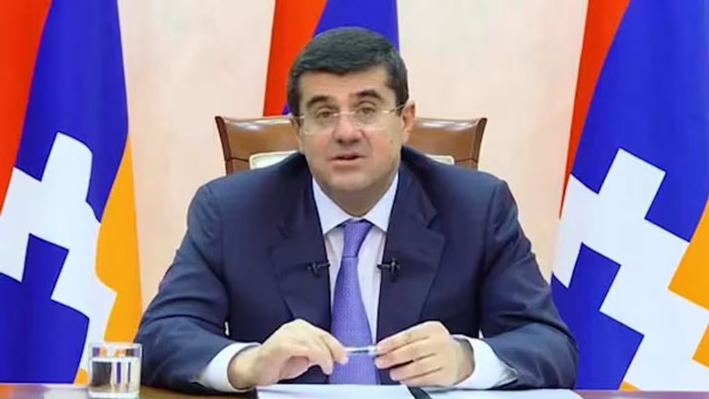 Arayik Harutyunyan avec le peuple d'Artsakh, place de la Renaissance