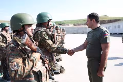 Le Parlement arménien a approuvé les nouvelles conditions du service militaire et les indemnités pour les insoumis de plus de 27 ans