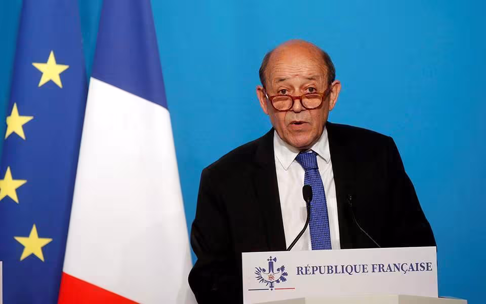 Entretien de Jean-Yves Le Drian avec ses homologues arménien et azerbaïdjanais