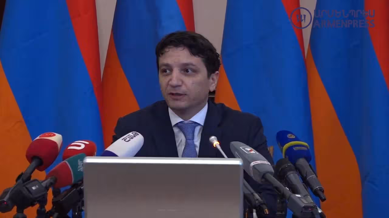 Conférence de presse de Vahé Hovhannisyan, ministre des Finances de la RA