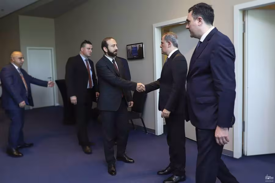 Tête à tête Mirzoyan - Bayramov à Tbilissi