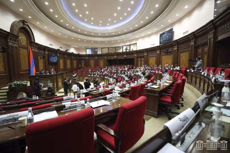 La question des frontières en séance urgente au parlement