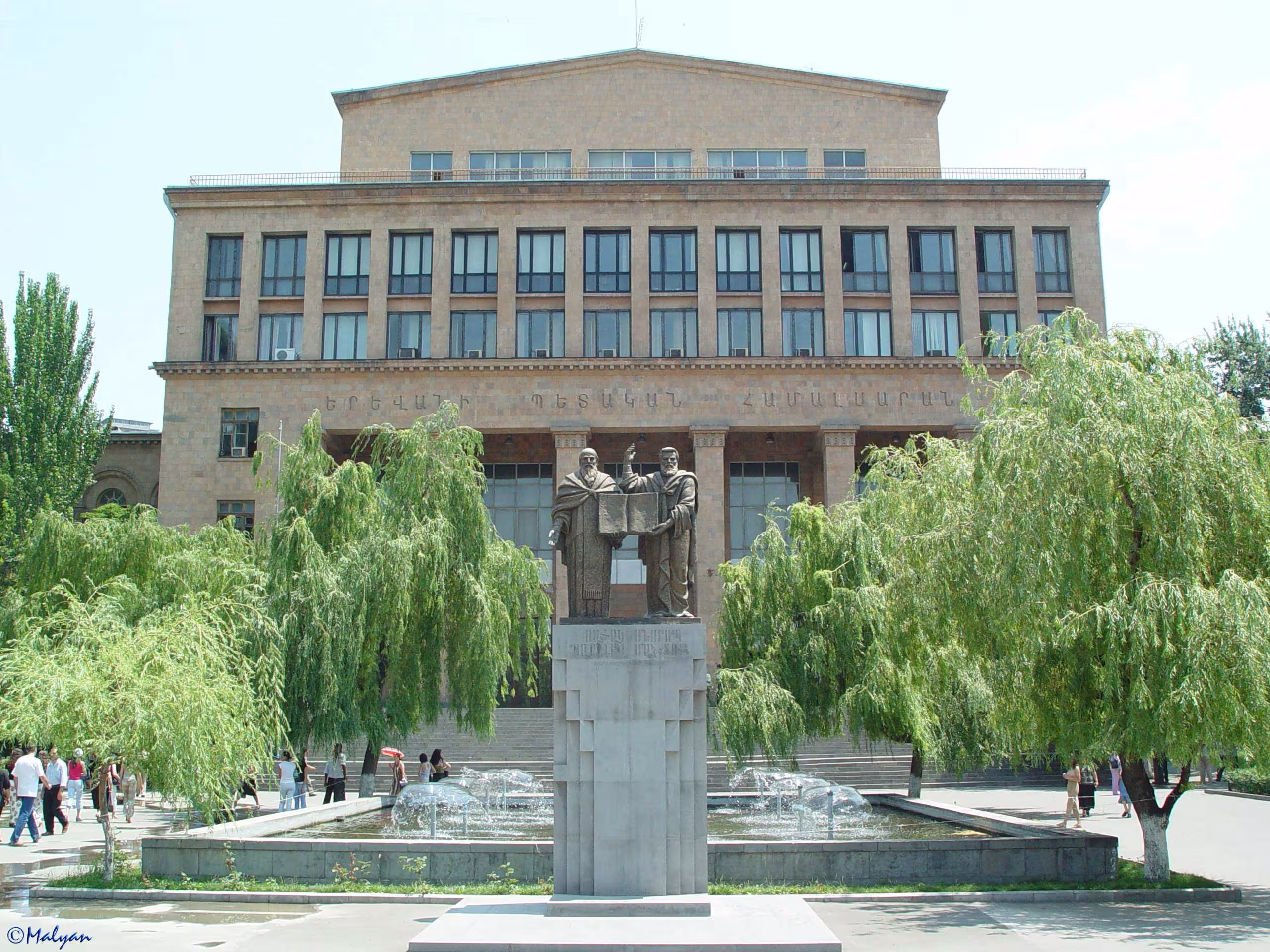 « Vendons les bâtiments des universités d'Erevan et construisons une nouvelle cité universitaire avec cet argent ». Nikol Pashinyan